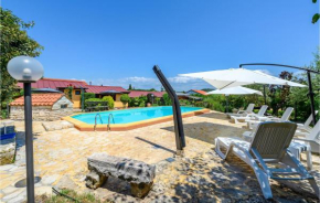 2 Bedroom Lovely Apartment In Rovinjsko Selo